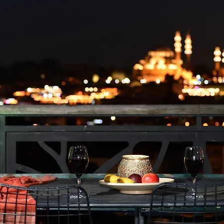 Historical Flat Unique Terrace Ac In Beyoglu Galata