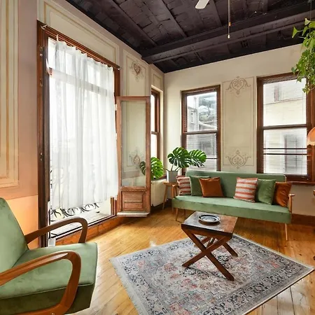Historical Flat Unique Terrace Ac In Beyoglu Galata