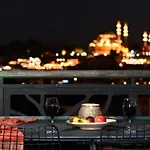 Historical Flat Unique Terrace Ac In Beyoglu Galata
