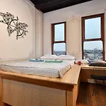 Historical Flat Unique Terrace Ac In Beyoglu Galata شقة