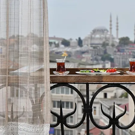 Historical Flat Unique Terrace Ac In Beyoglu Galata Appartement Istambul