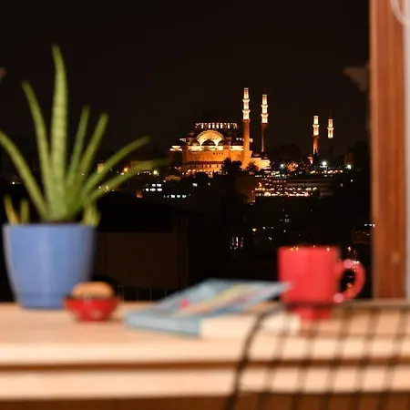 Historical Flat Unique Terrace Ac In Beyoglu Galata