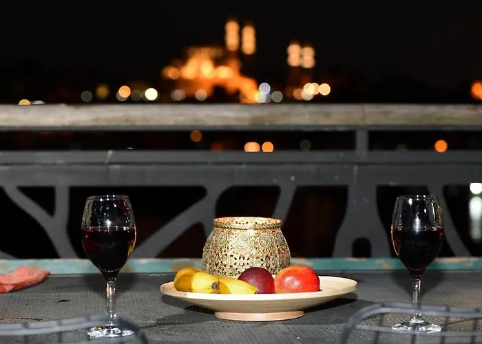 Historical Flat Unique Terrace Ac In Beyoglu Galata 公寓 *