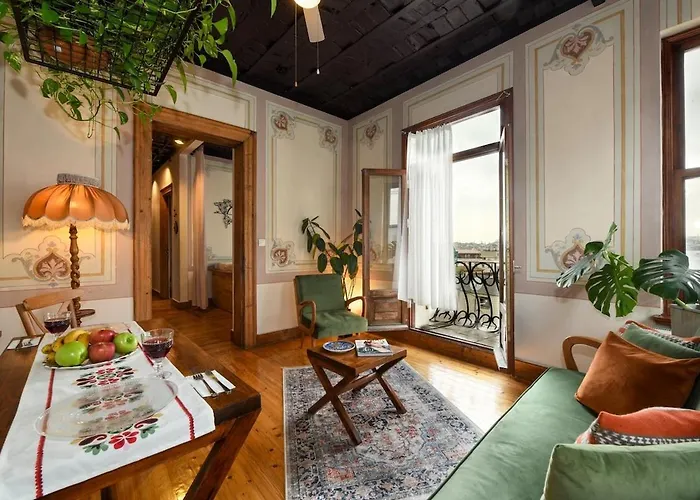 Historical Flat Unique Terrace Ac In Beyoglu Galata 伊斯坦布尔