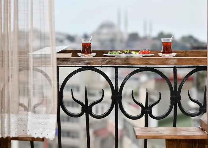 Historical Flat Unique Terrace Ac In Beyoglu Galata 伊斯坦布尔