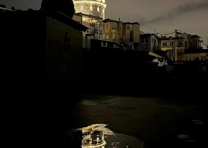 Historical Flat Unique Terrace Ac In Beyoglu Galata 公寓