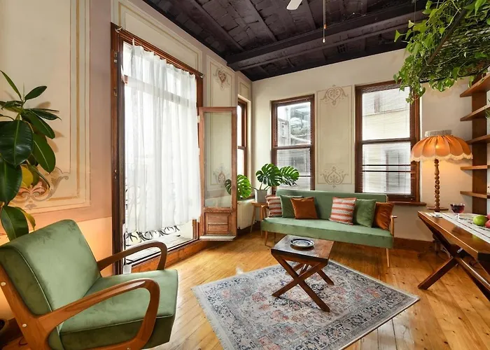 Historical Flat Unique Terrace Ac In Beyoglu Galata