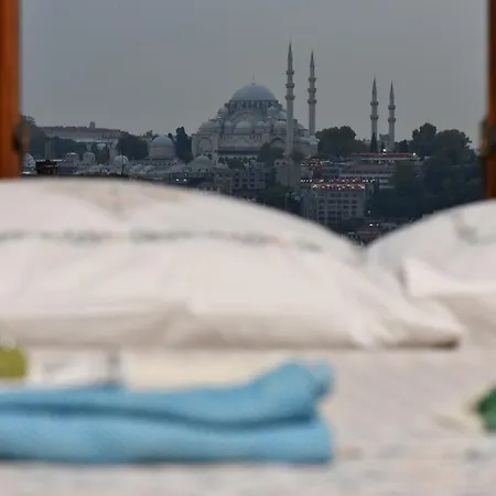Historical Flat Unique Terrace Ac In Beyoglu Galata Lägenhet