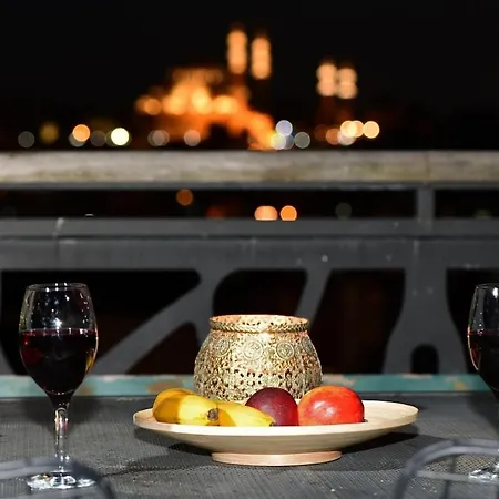 Historical Flat Unique Terrace Ac In Beyoglu Galata Lägenhet *