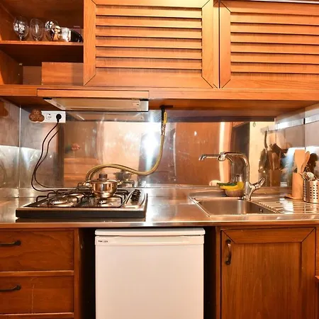 Historical Flat Unique Terrace Ac In Beyoglu Galata Lägenhet *