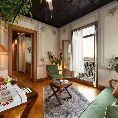 Historical Flat Unique Terrace Ac In Beyoglu Galata Istanbul