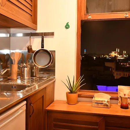 Historical Flat Unique Terrace Ac In Beyoglu Galata Lägenhet *