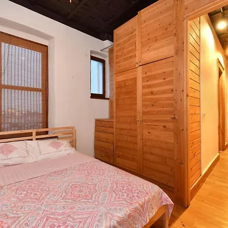 Historical Flat Unique Terrace Ac In Beyoglu Galata Lägenhet Istanbul