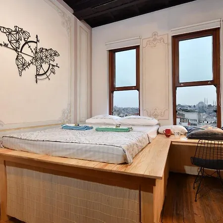 Historical Flat Unique Terrace Ac In Beyoglu Galata Lägenhet